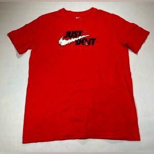 Boys Nike tee. Size L